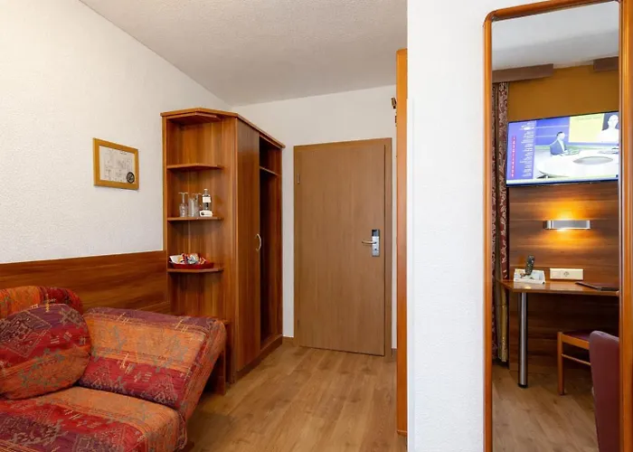 Tiptop Hotel Burgschmiet Garni